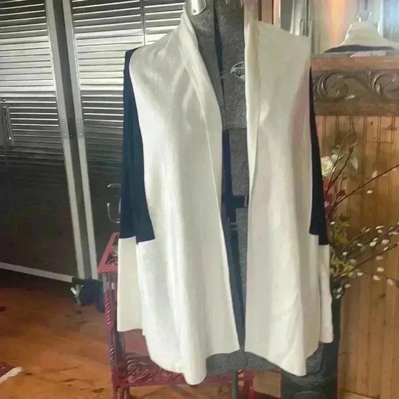 89th & Madison sweater. Black and white. Women’s size small. - Picture 1 of 6